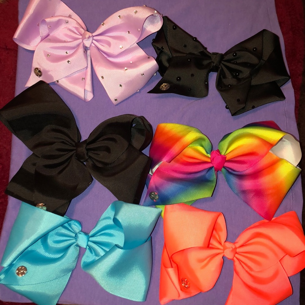 JOJO SIWA bows. 💗